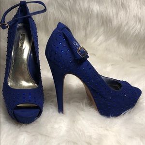 Wild Pair Blue size 8 heels
